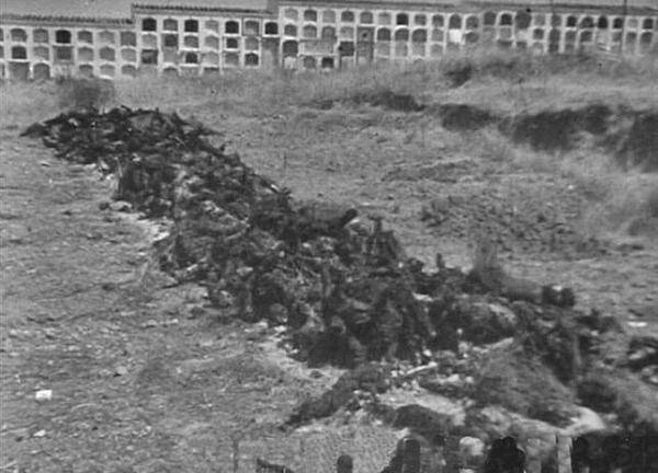 cadaveres_cementerio.jpg cadaveres_cementerio.jpg