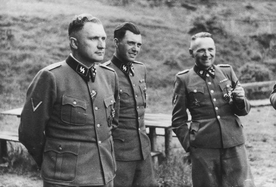 richard_baer_josef_mengele_rudolf_hoess_auschwitz._album_hoecker.jpg richard_baer_josef_mengele_rudolf_hoess_auschwitz._album_hoecker.jpg